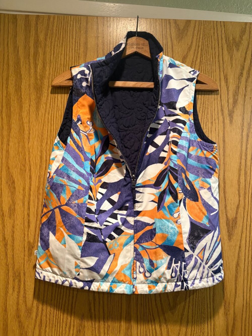 Chico’s Reversible Quilted Lightweight Vest – Abstract Print/Navy Size 1